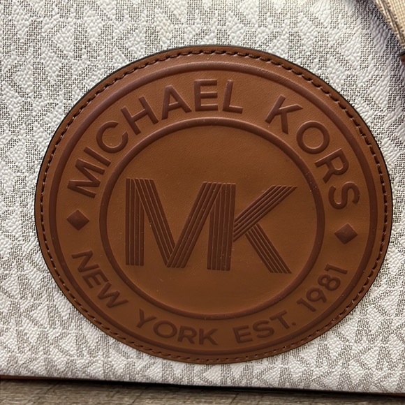 SOLD IN STORE Michael Kors FULTON Sport Crossbody Bag - Picture 2 of 10